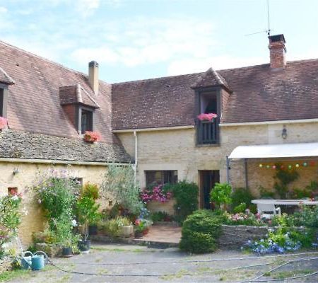 Marcillac-Saint-Quentin Halte Aux Places מראה חיצוני תמונה