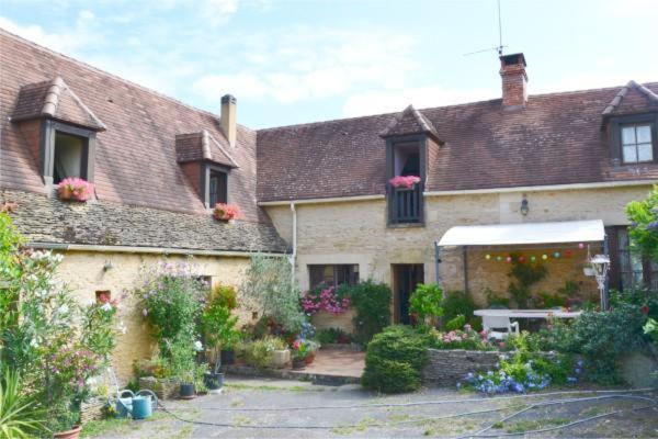 Marcillac-Saint-Quentin Halte Aux Places מראה חיצוני תמונה
