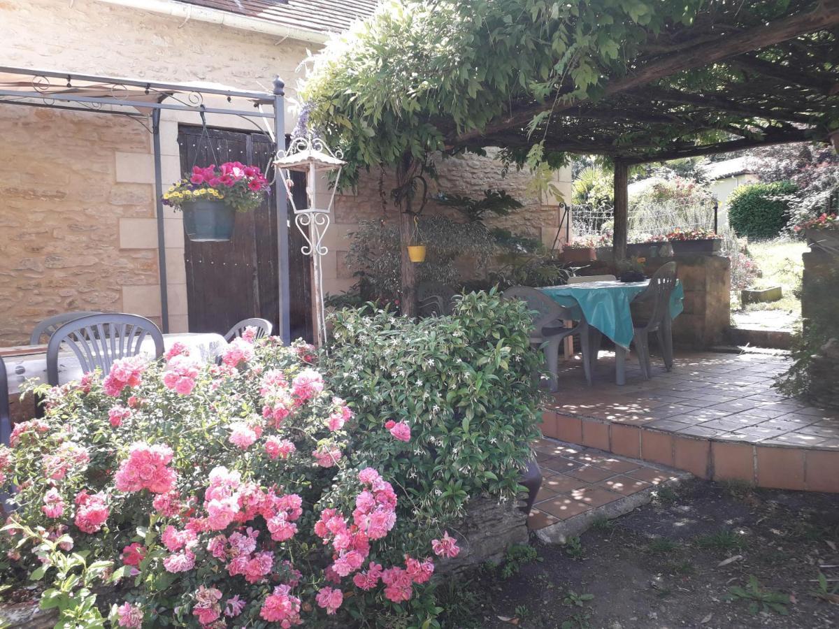 Marcillac-Saint-Quentin Halte Aux Places מראה חיצוני תמונה