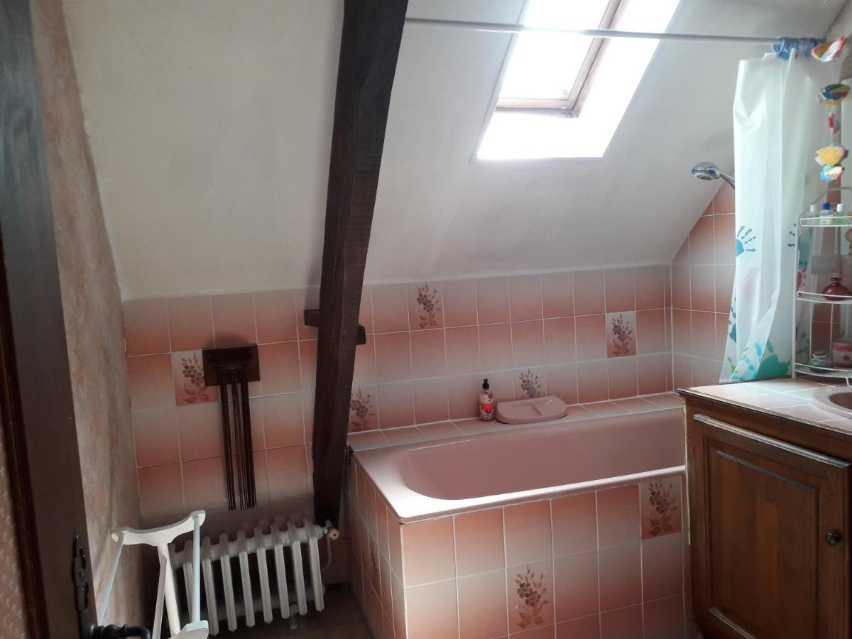 Marcillac-Saint-Quentin Halte Aux Places מראה חיצוני תמונה